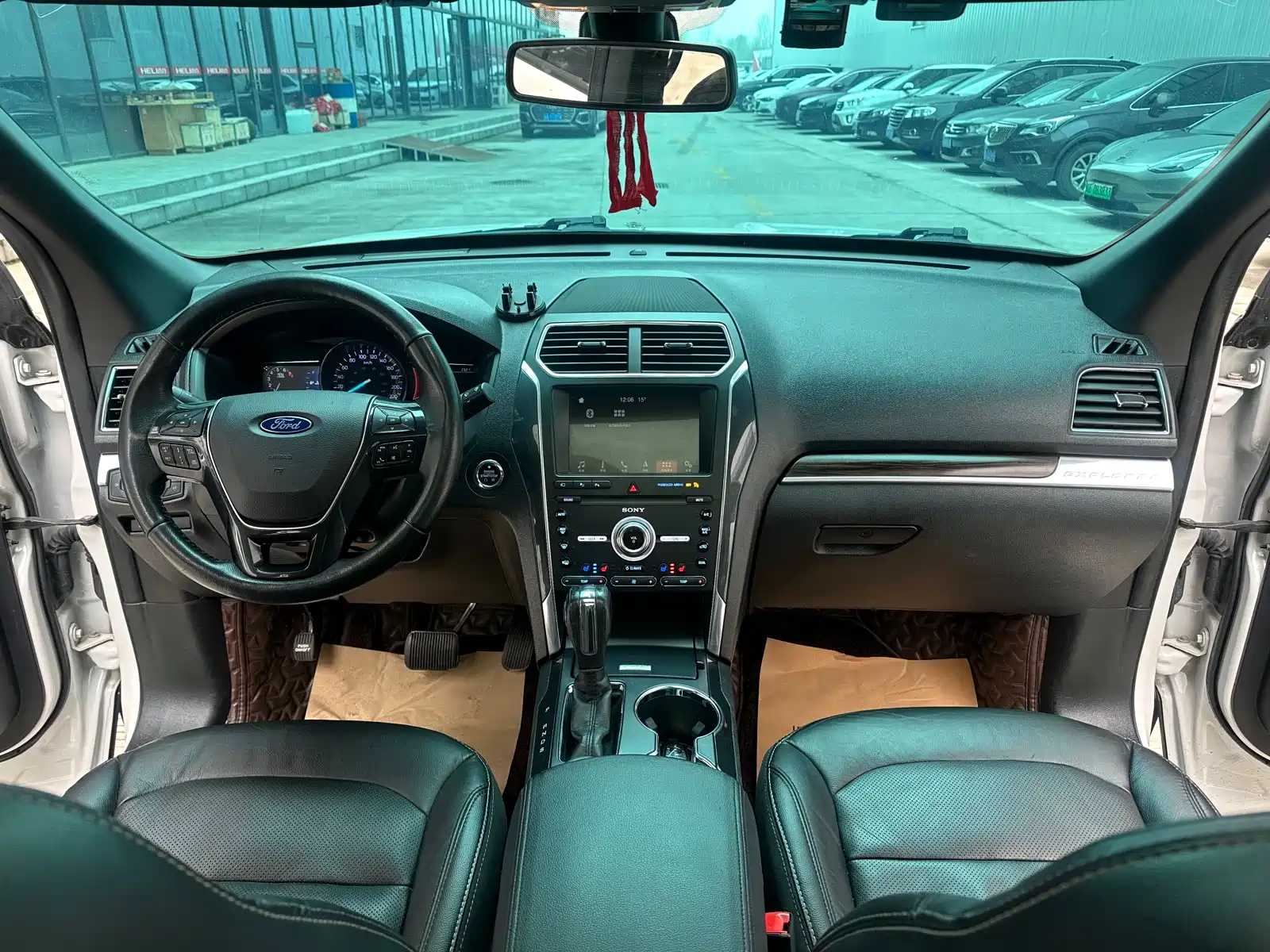 Фото 10 - Ford Explorer (Import)