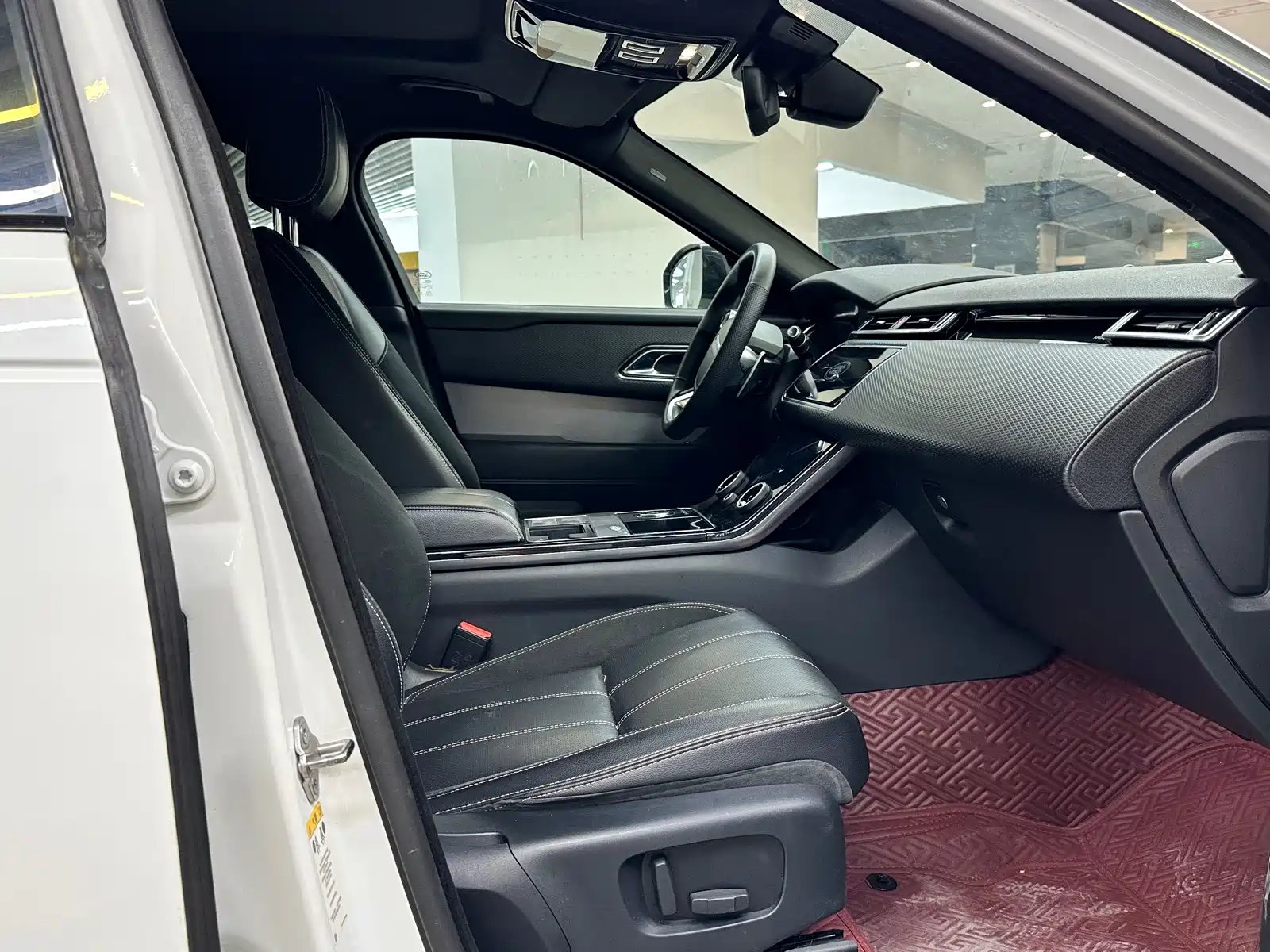 Фото 9 - Land Rover Range Rover Velar