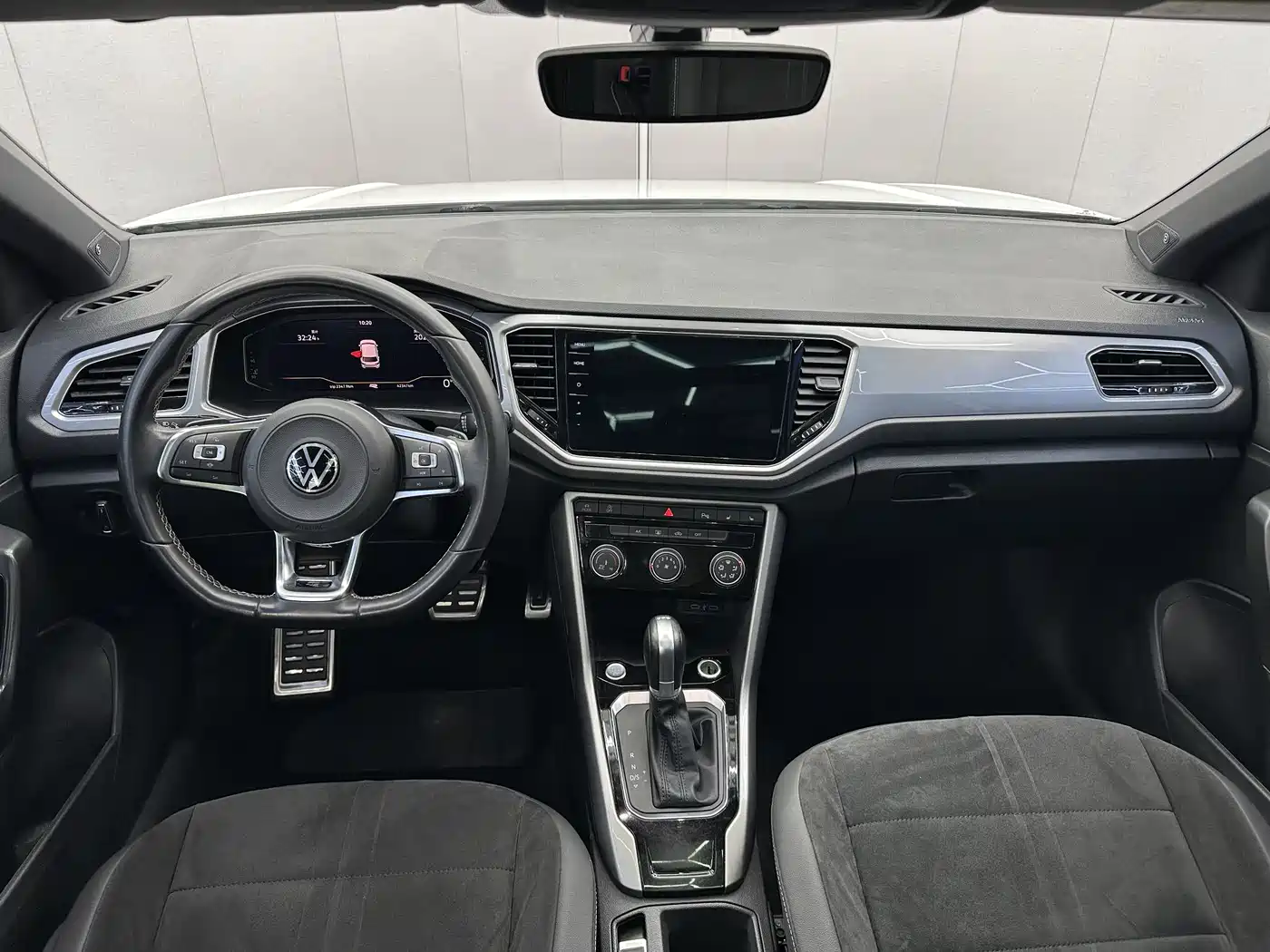 VOLKSWAGEN T-ROC EXPLORING SONGS