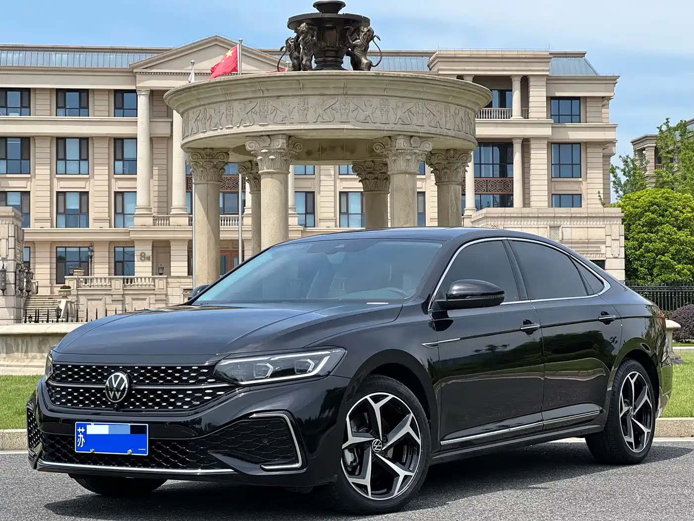 Volkswagen Passat 2023 Facelift 330TSI Starlight Luxury Edition