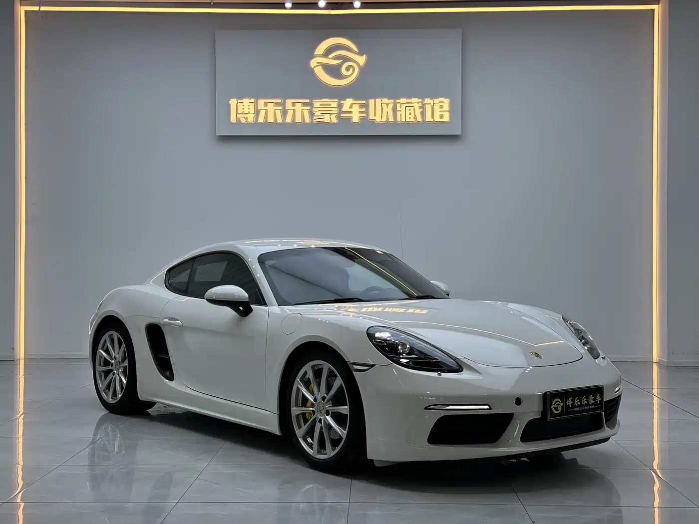 Porsche 718 2016 Cayman 2.0T фото 3