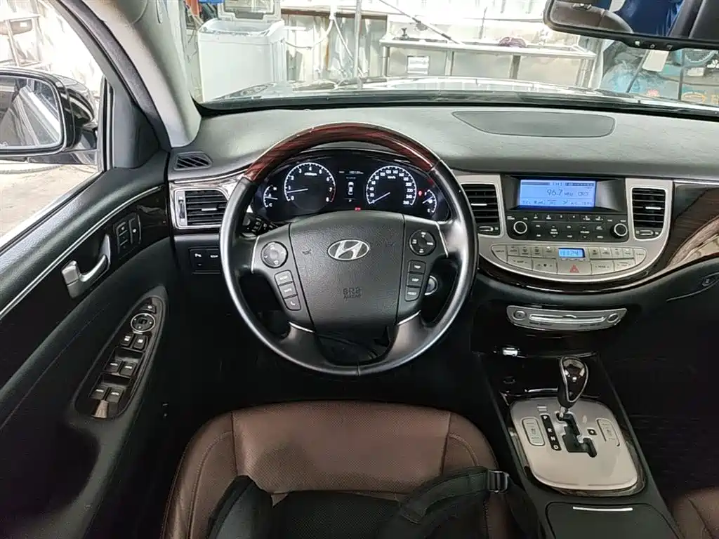 Hyundai Genesis 2012 3.0L GDI Luxury фото 11