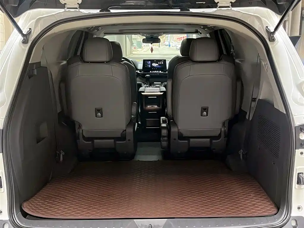 Toyota Granvia 2024 2.5L Hybrid Comfort фото 8
