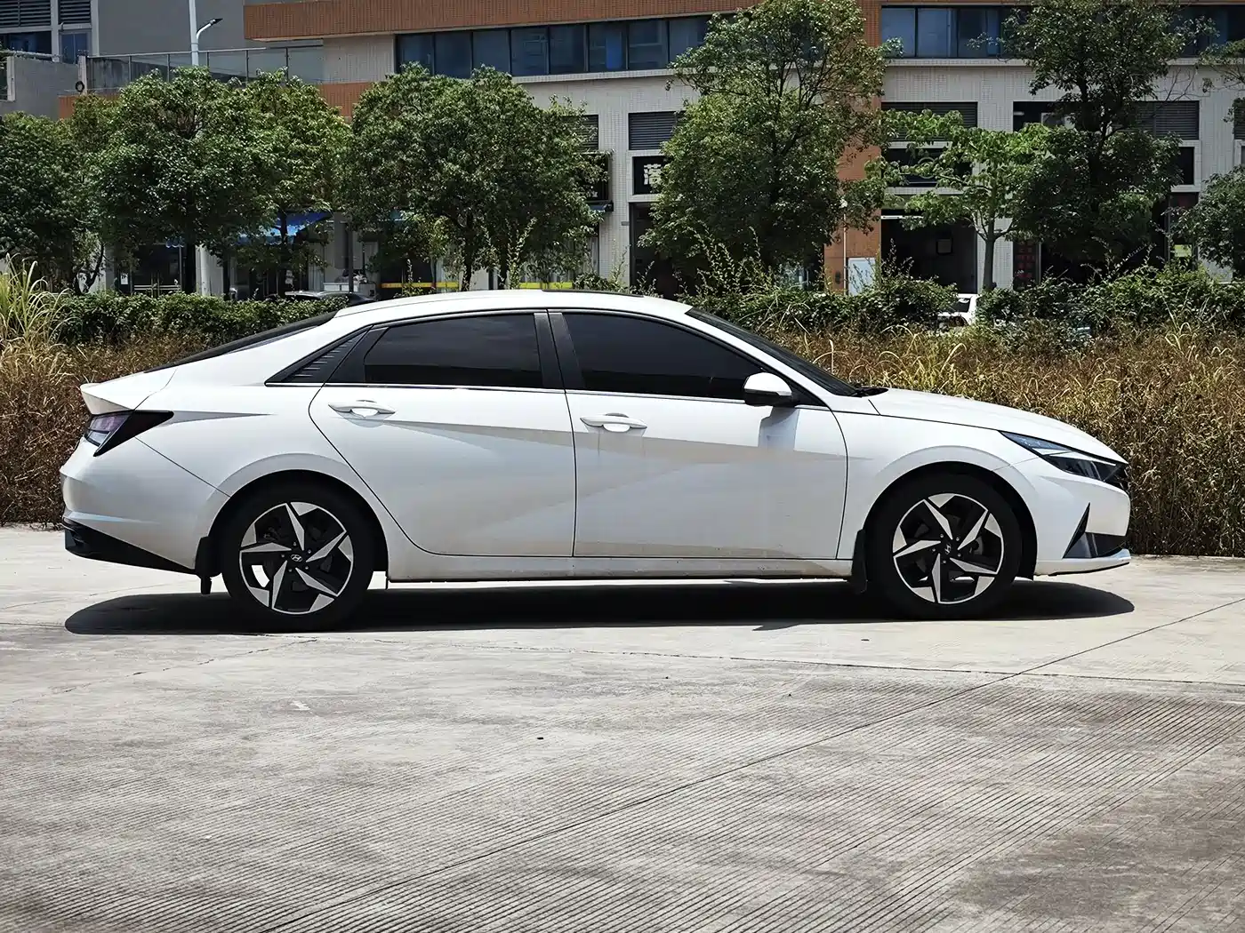 Hyundai Elantra 2021 1.5L CVT GLX Elite Edition фото 5