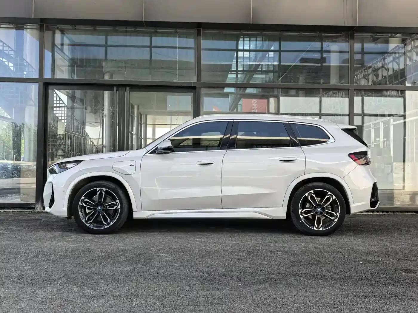BMW iX1 2023 xDrive30L M Sport Package фото 3
