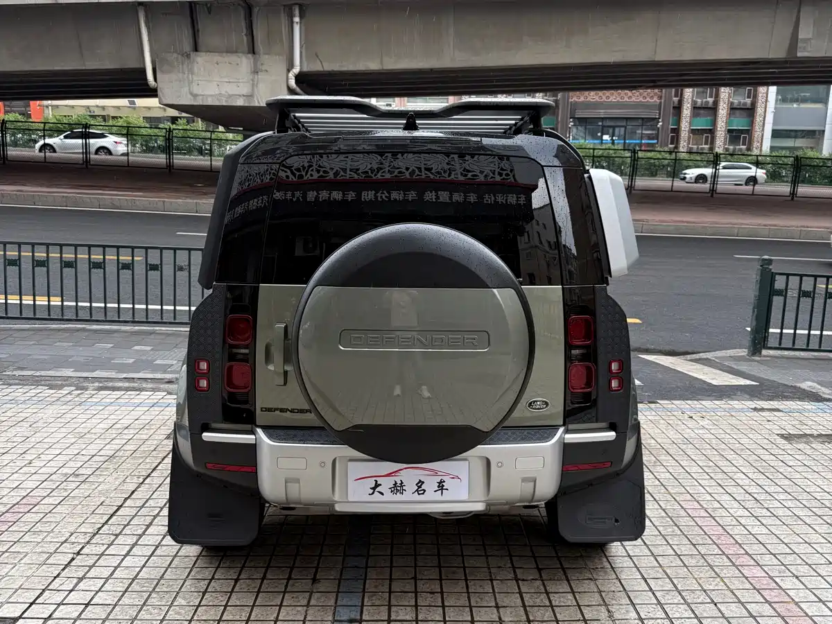 Land Rover Defender 2023 Facelift 110 3.0T P400 Dark Special Edition фото 5