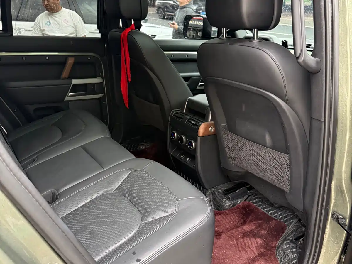 Land Rover Defender 2023 Facelift 110 3.0T P400 Dark Special Edition фото 11