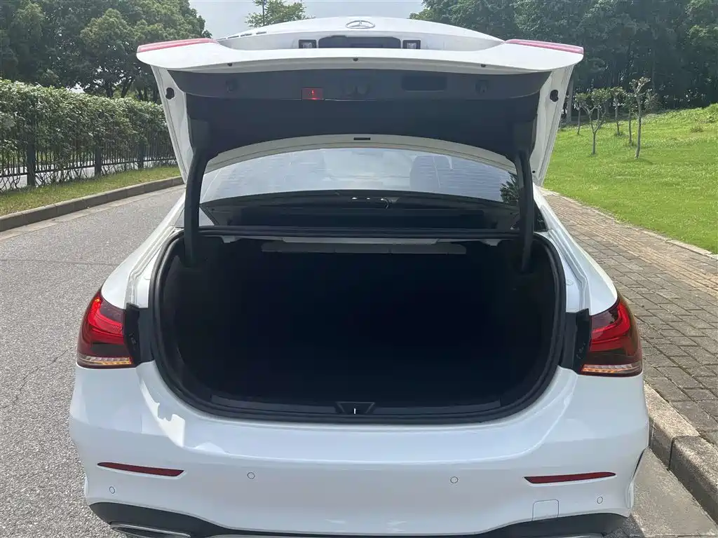 Mercedes-Benz A-Class 2020 A 200 L Sport Sedan фото 8