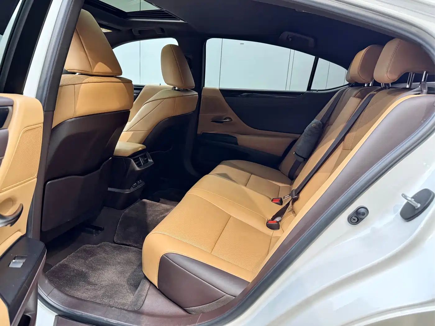Lexus ES 2020 200 Excellence фото 10