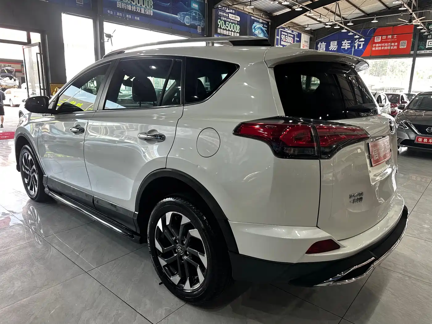Toyota RAV4 Rongfang 2016 2.5L Automatic 4WD Elite фото 17