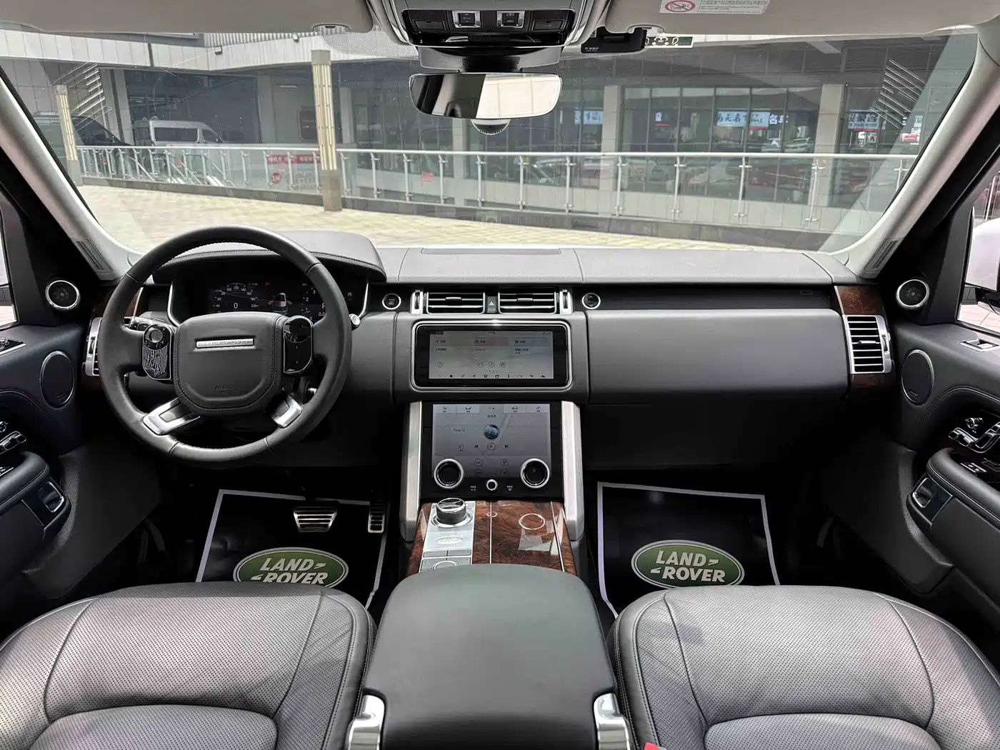 Land Rover Range Rover 2020 3.0 L6 Heritage Extended Edition фото 5