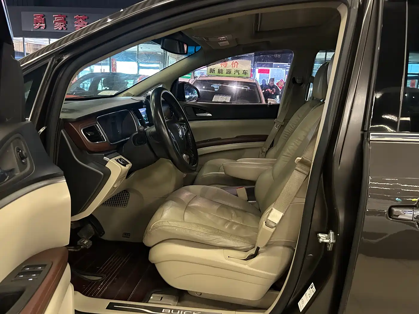 Buick GL8 2017 25S Premium Model China V фото 4