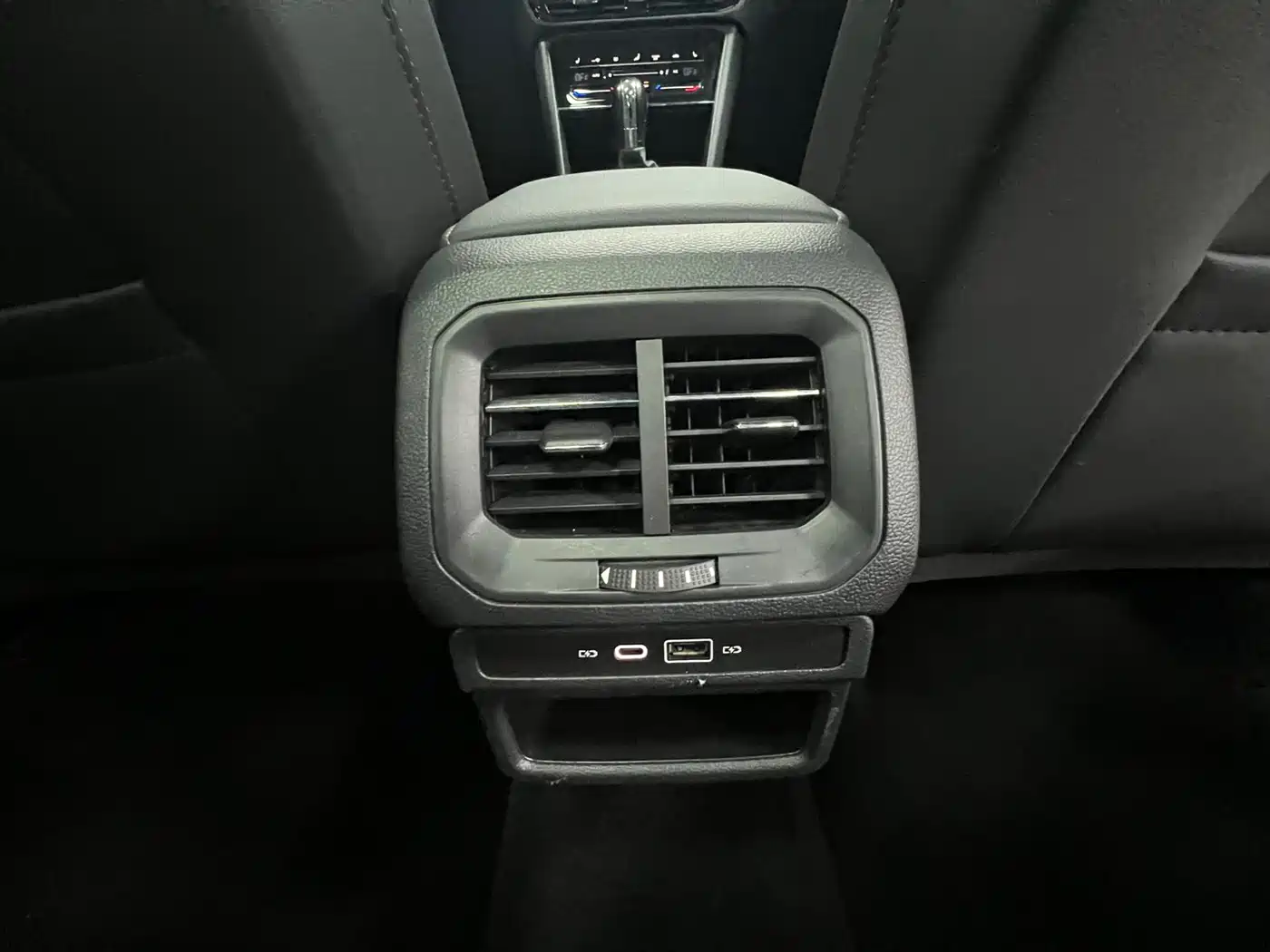 Volkswagen Tharu 2022 280TSI FWD Luxury Edition фото 9
