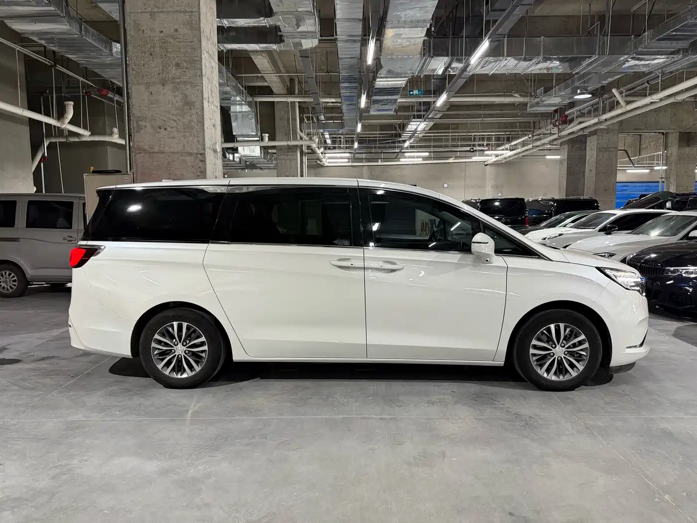 Buick GL8 2021 ES Landlord 653T Comfort фото 4