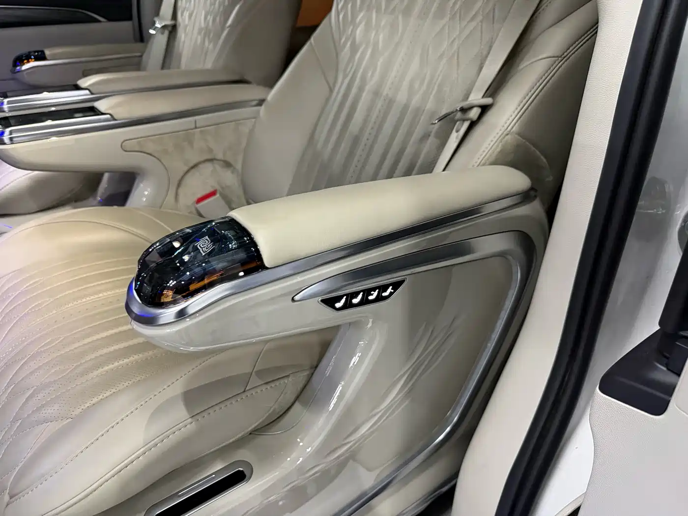Buick GL8 2021 ES Landlord 653T Comfort фото 12
