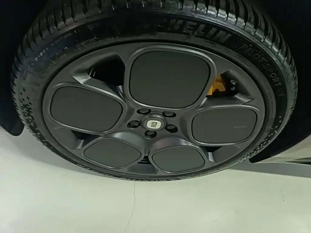 Фото 23 - Xiaomi SU7