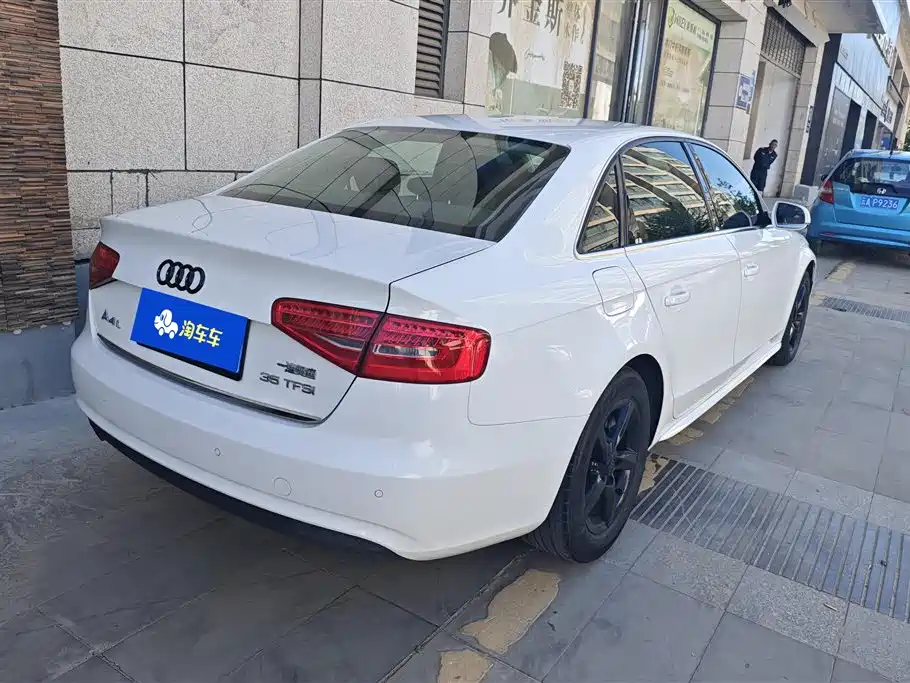 Audi A4L 2013 35 TFSI Automatic Standard фото 3