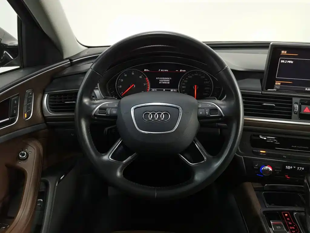 Фото 11 - Audi A6L
