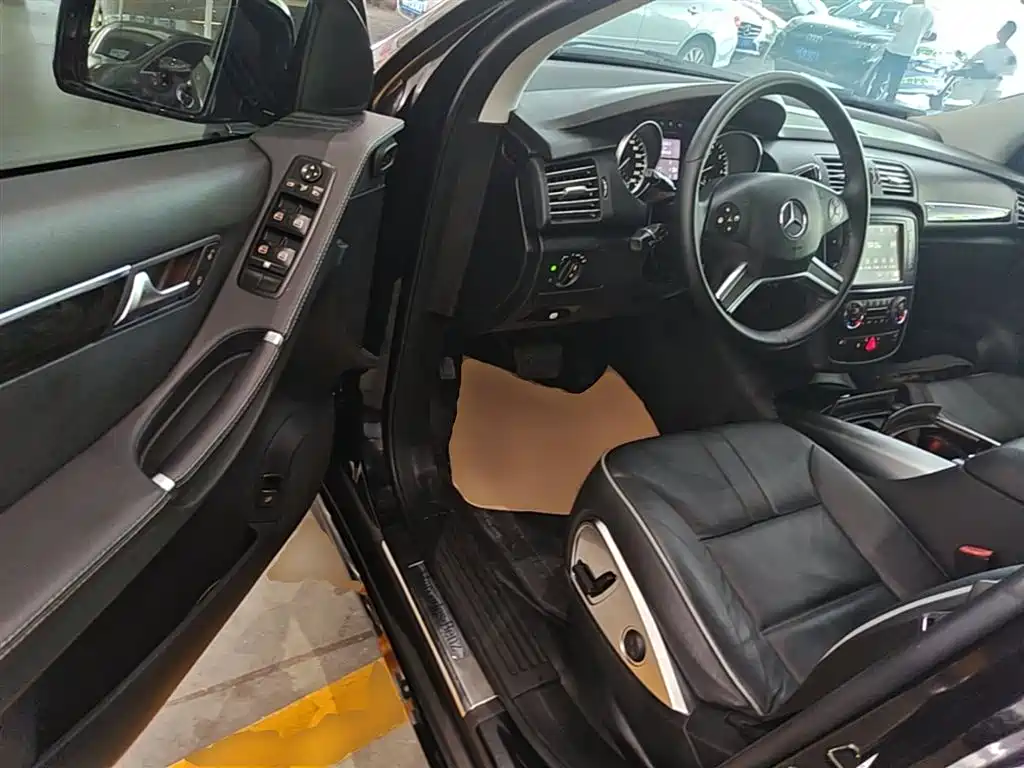 Mercedes-Benz R-Class 2017 R 320 4MATIC Business Collector's Edition фото 16