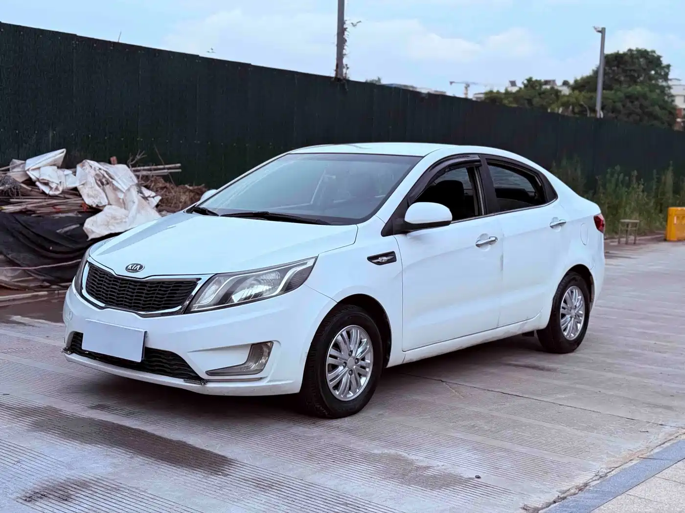 Kia K2 2013 2012 Sedan 1.4L AT GLS Commemorative Edition
