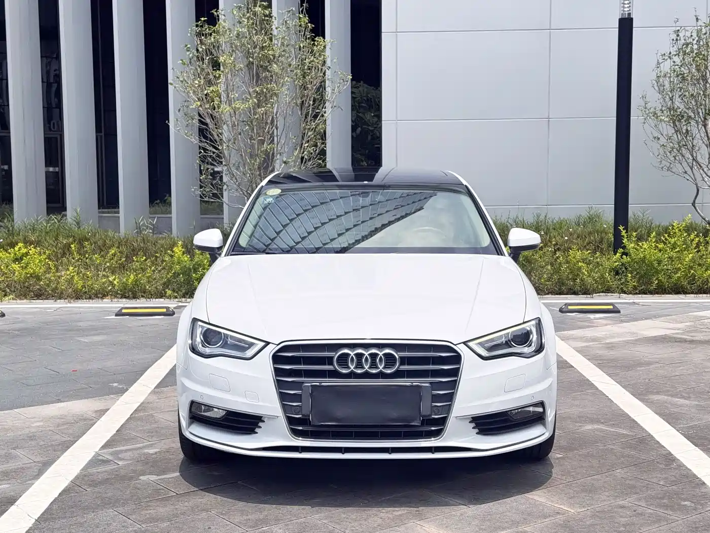 Audi A3 2016 Limousine 35 TFSI Leadership фото 2