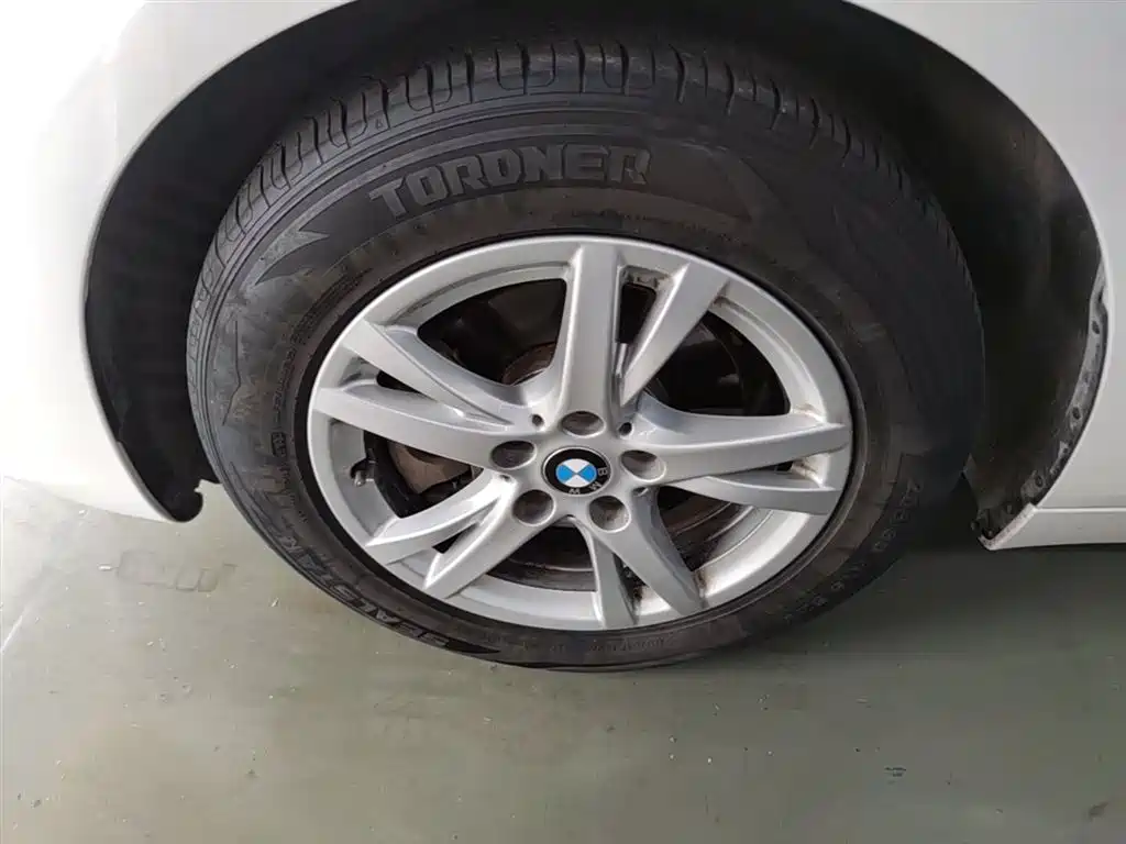 BMW 2 Series Touring 2016 218i Leading фото 23