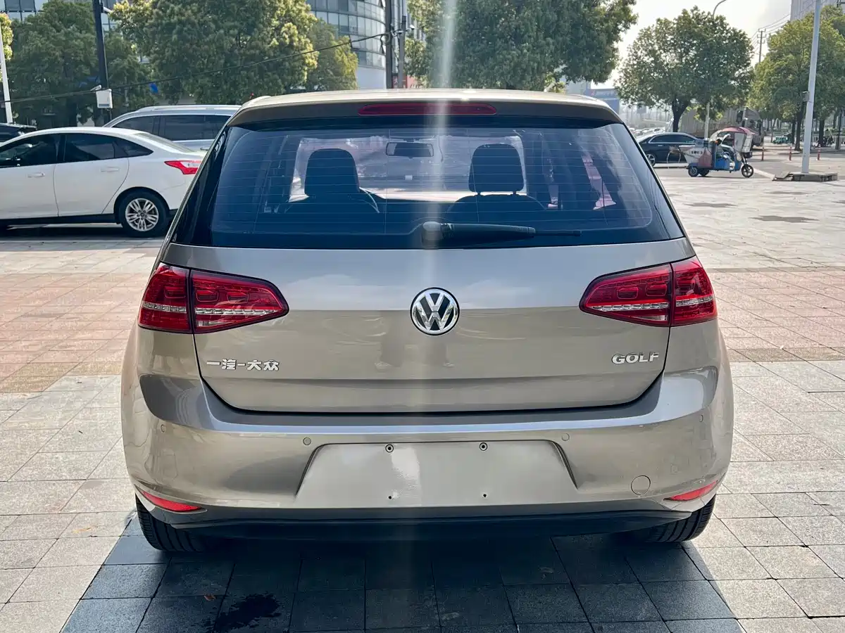 Volkswagen Golf 2015 1.6L Automatic Fashion фото 15