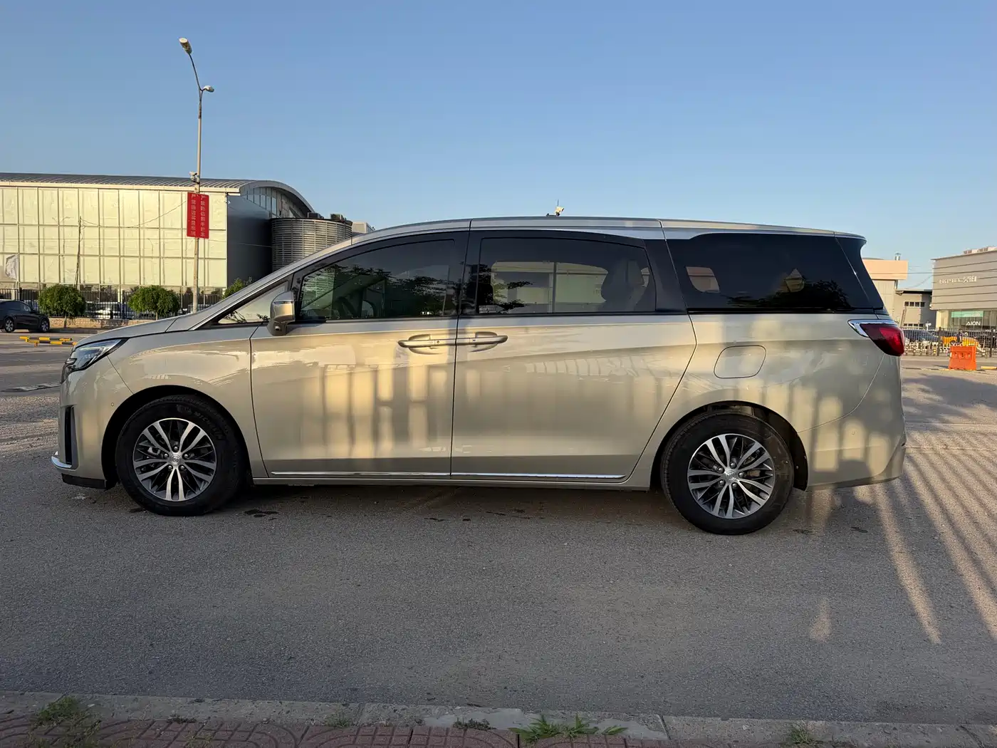 Buick GL8 2023 ES Landmaster Exclusive фото 7