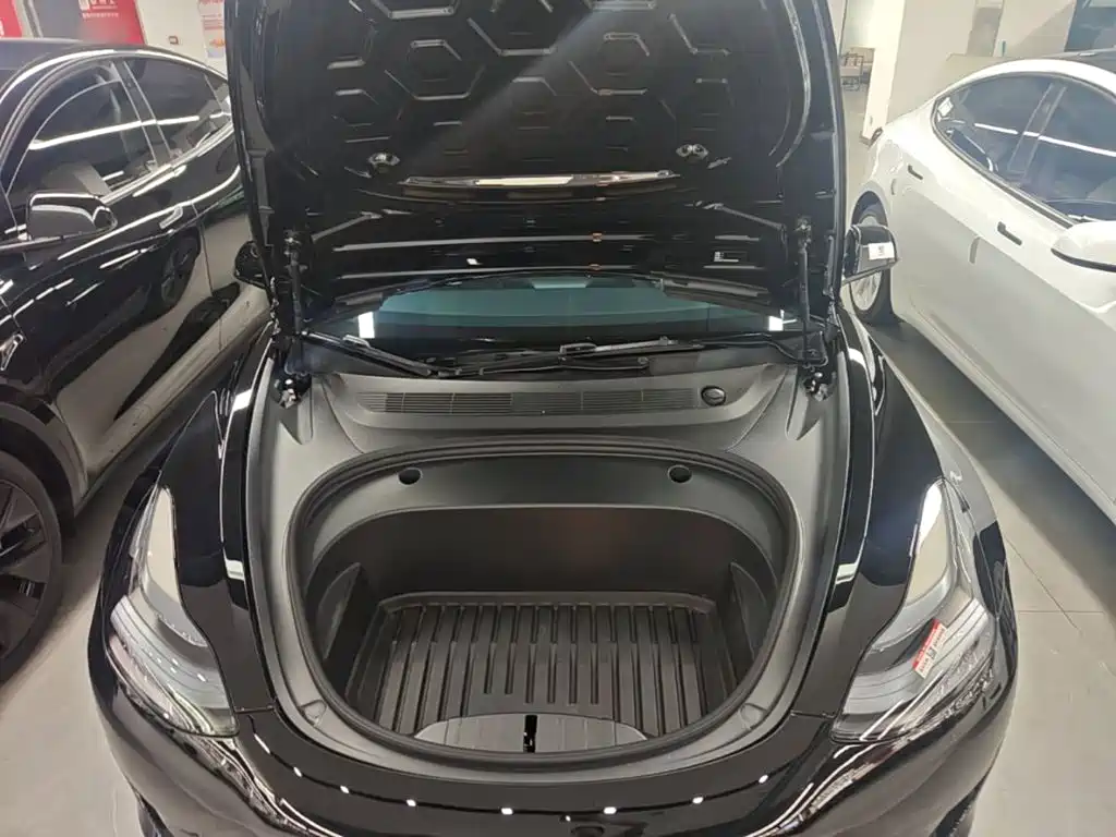 Фото 20 - Tesla Model 3
