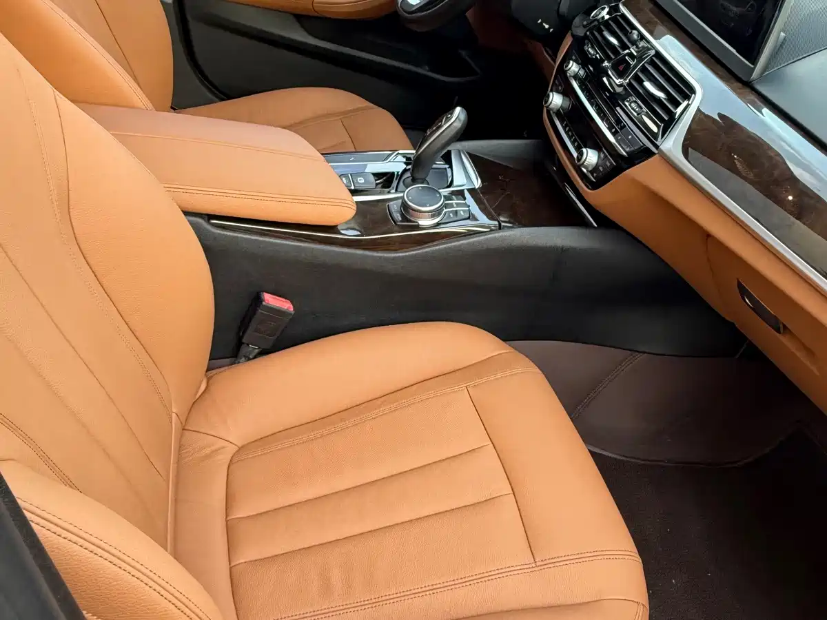 Photo 8 - BMW 5 Series
