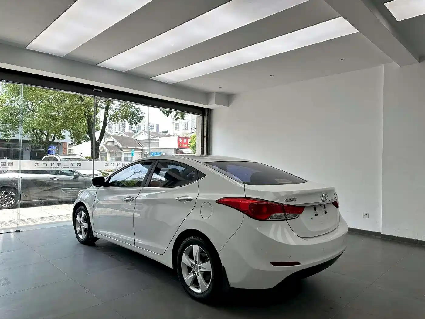 Hyundai Langdong 2013 1.6L Automatic Leading фото 7