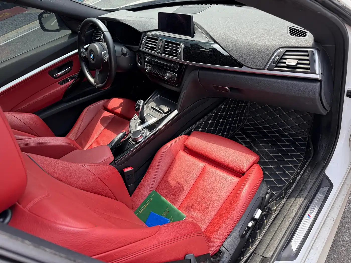 BMW 3 Series GT 2018 320i M Sport фото 16