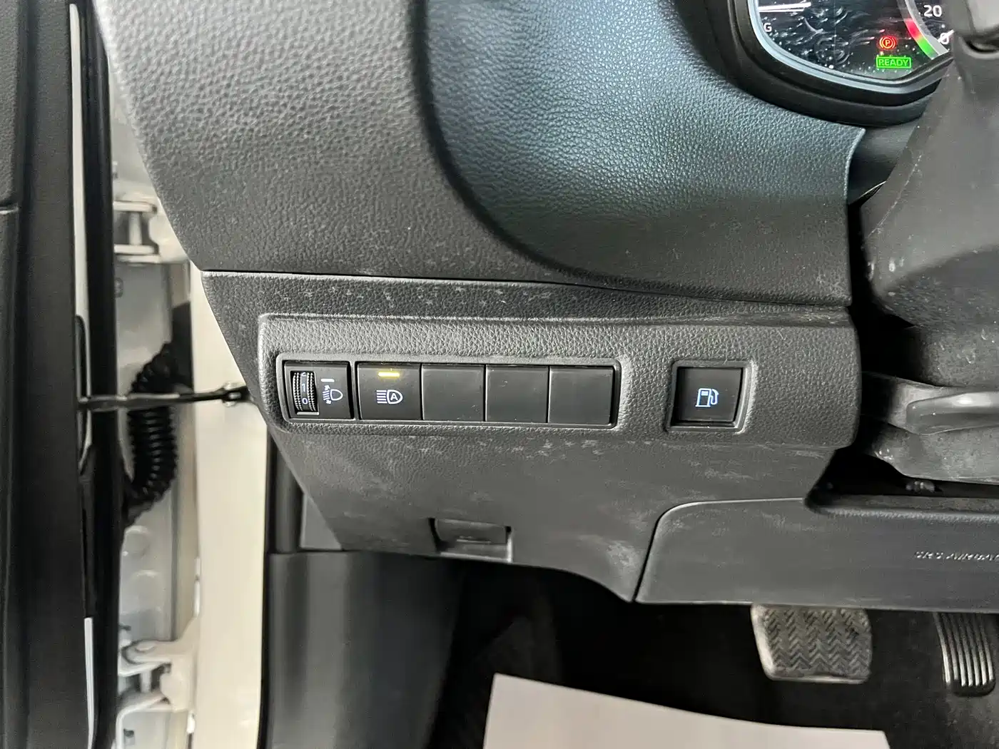 Toyota Corolla 2022 Hybrid 1.8L E-CVT Pioneer Edition фото 19
