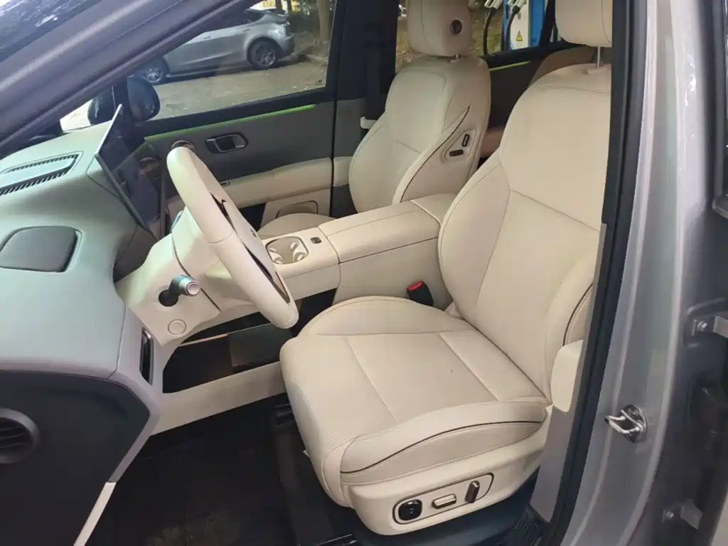 Li Auto i6 2025 2025 2WD Base Model