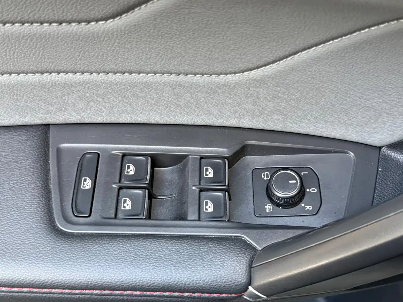 Volkswagen Tiguan L 2022 330TSI Automatic 2WD R-Line Flagship Edition фото 17