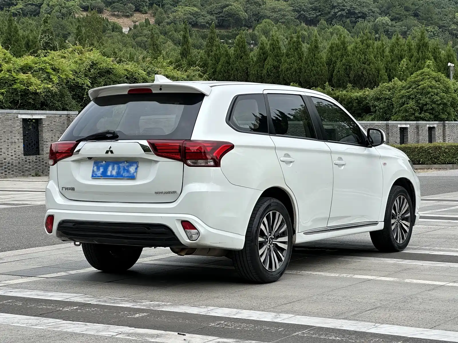 Фото 4 - Mitsubishi Outlander