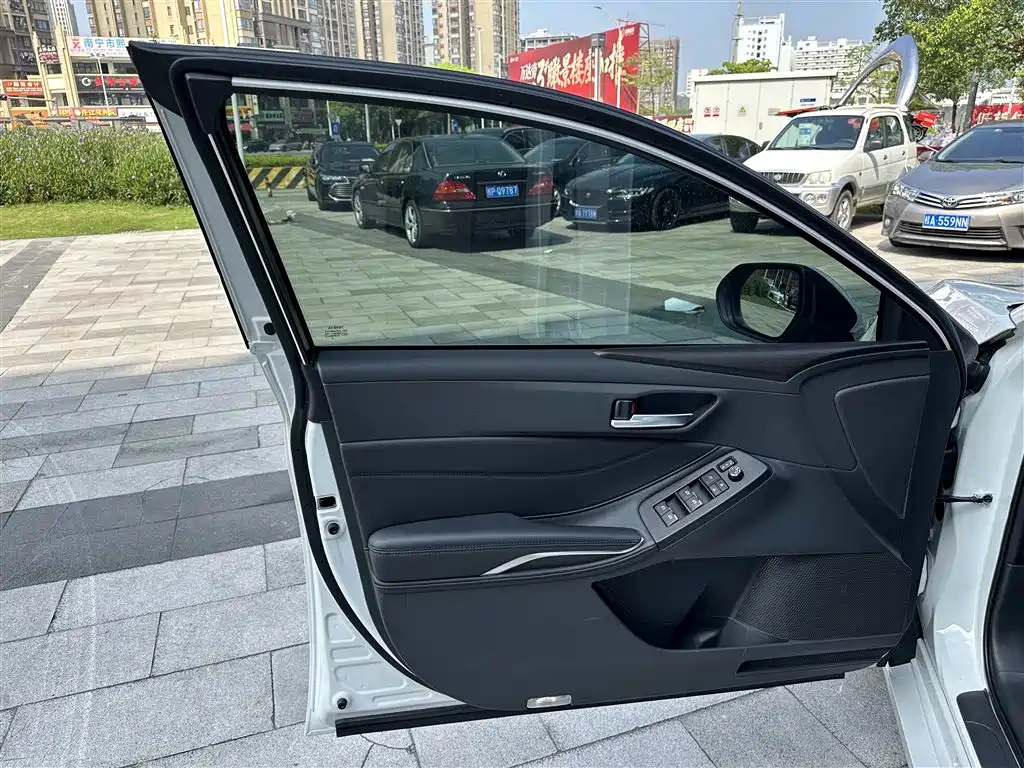 Toyota Avalon 2023 2.5L Luxury Edition фото 17