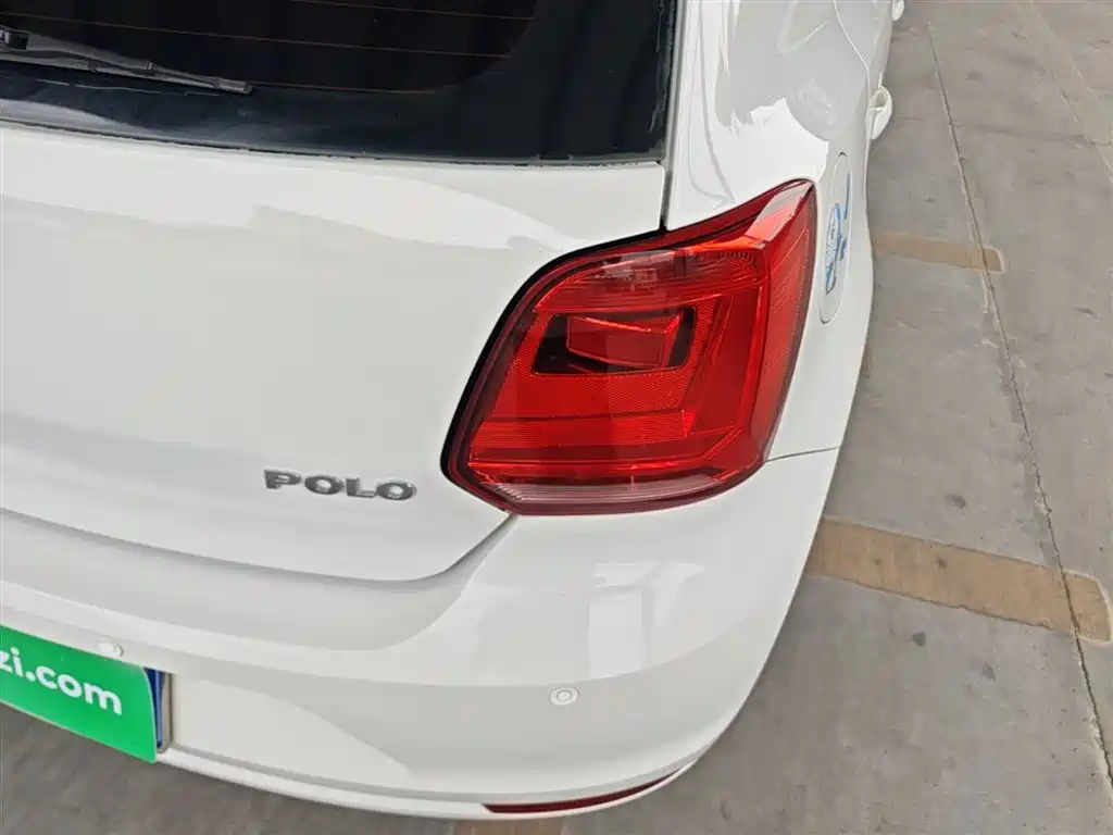 Volkswagen Polo 2016 1.4L Automatic Trend фото 8