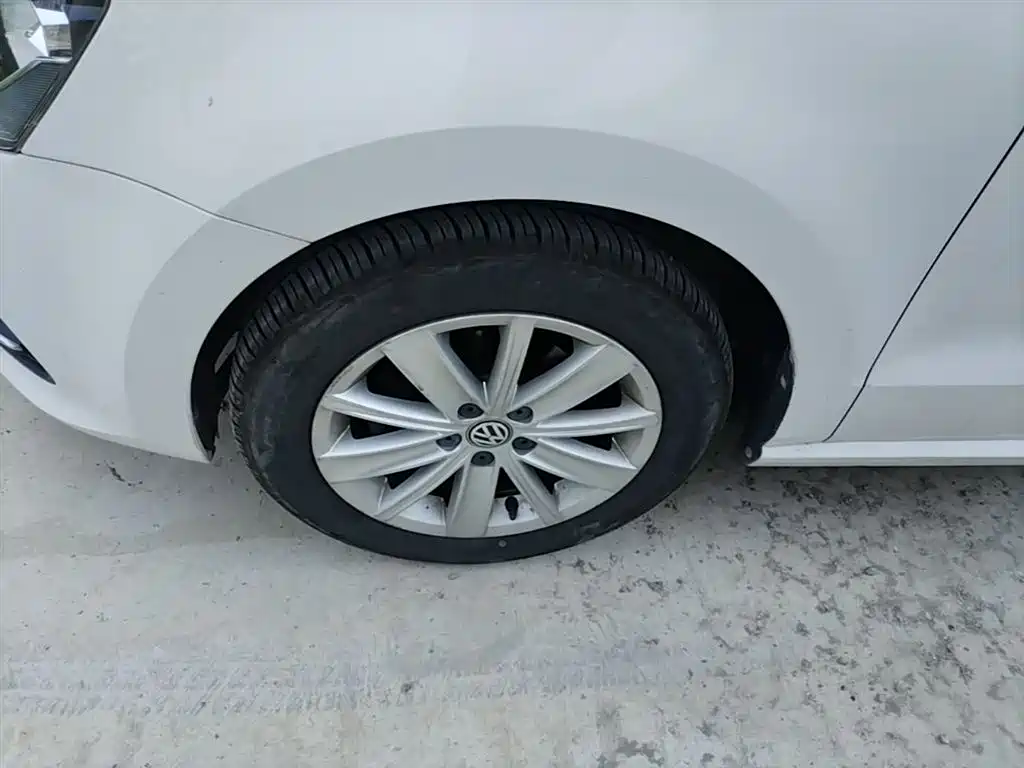 Volkswagen Polo 2014 1.4L Automatic Comfort Edition фото 23