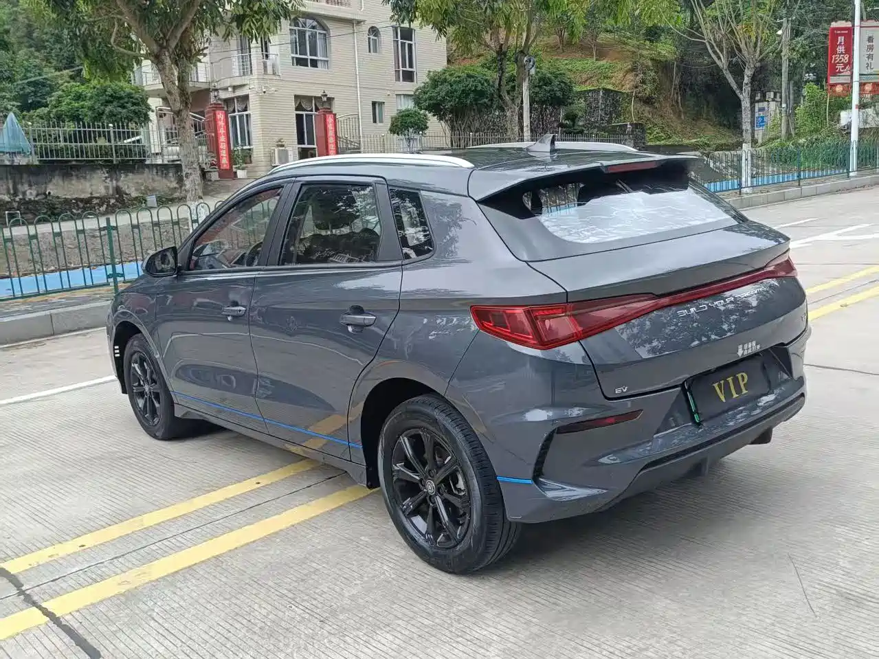 BYD E2