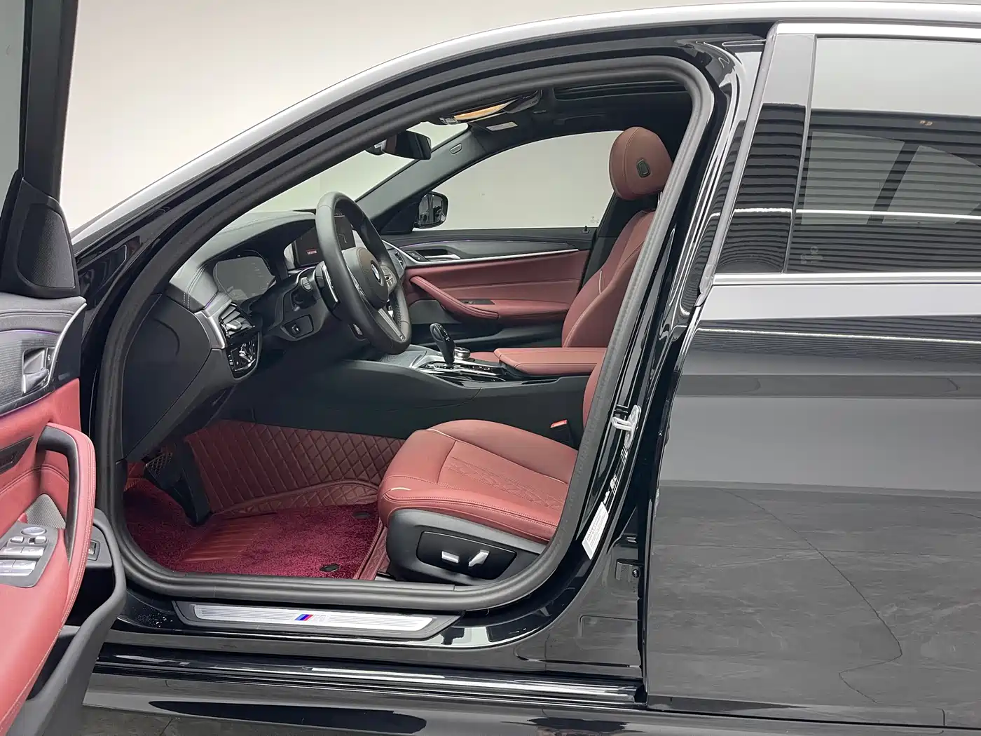 BMW 5 Series 2023 530Li Leading M Sport Package фото 16