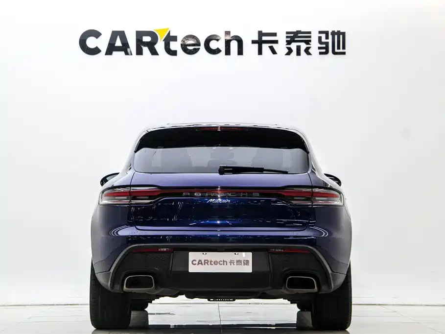 PORSCHE MACAN