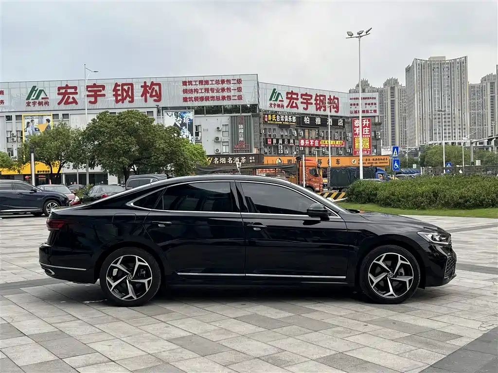 Volkswagen Passat 2024 380TSI Starlight Dragon Soaring Edition фото 5
