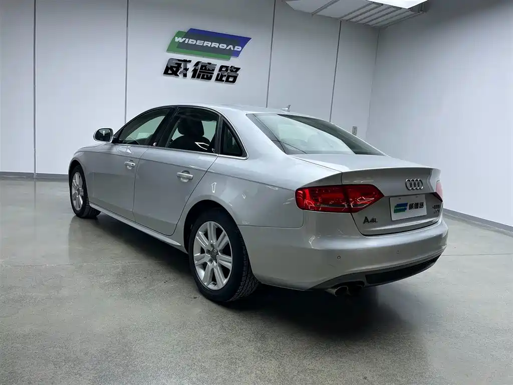 Audi A4L 2012 2.0 TFSI Automatic Technology фото 6