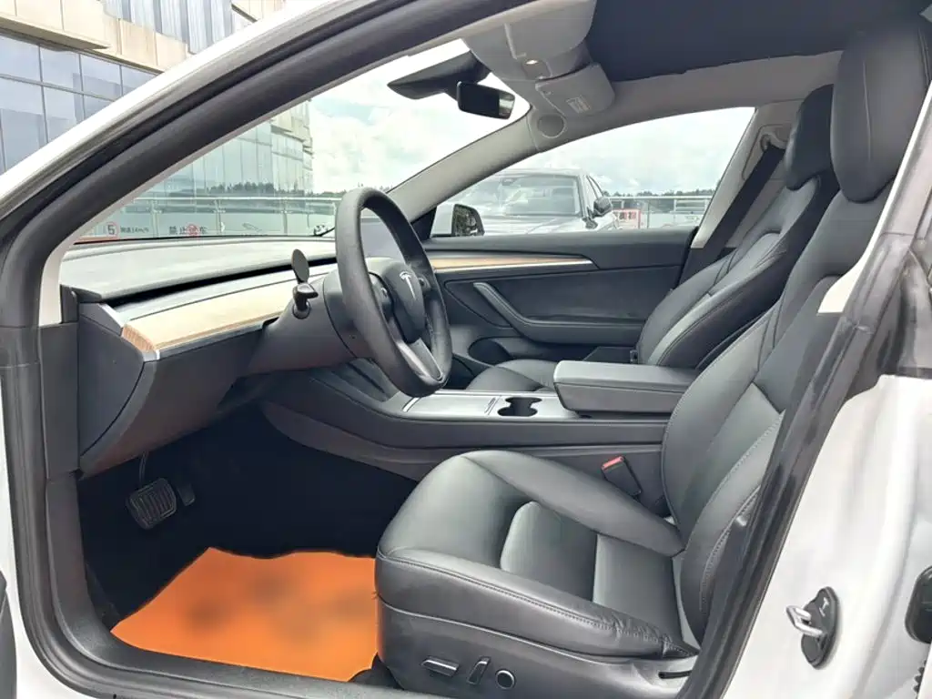 Фото 11 - Tesla Model 3