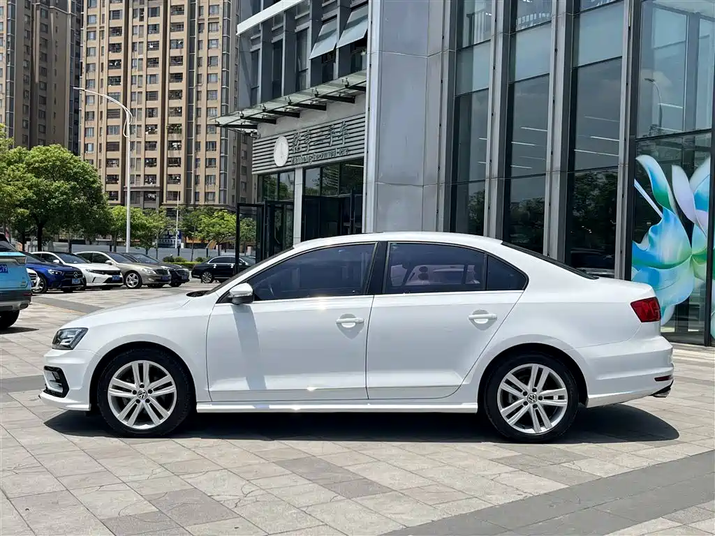 Volkswagen Sagitar 2018 280TSI DSG Spark Edition фото 3