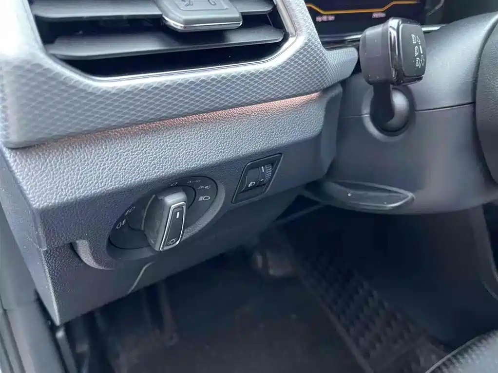 Volkswagen Tanying 2021 1.5L Automatic Smart Connect Edition фото 11