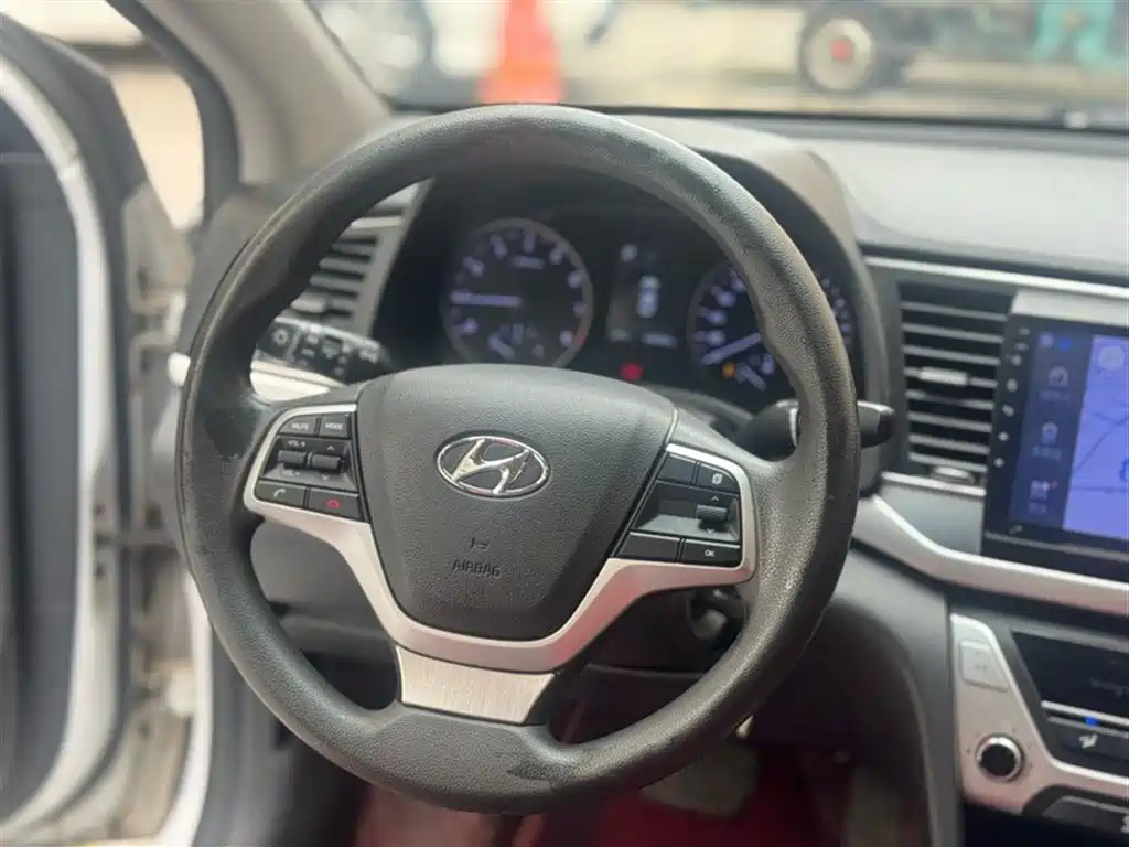 Hyundai Elantra 2016 Model 1.6L Automatic Smart Elite фото 19