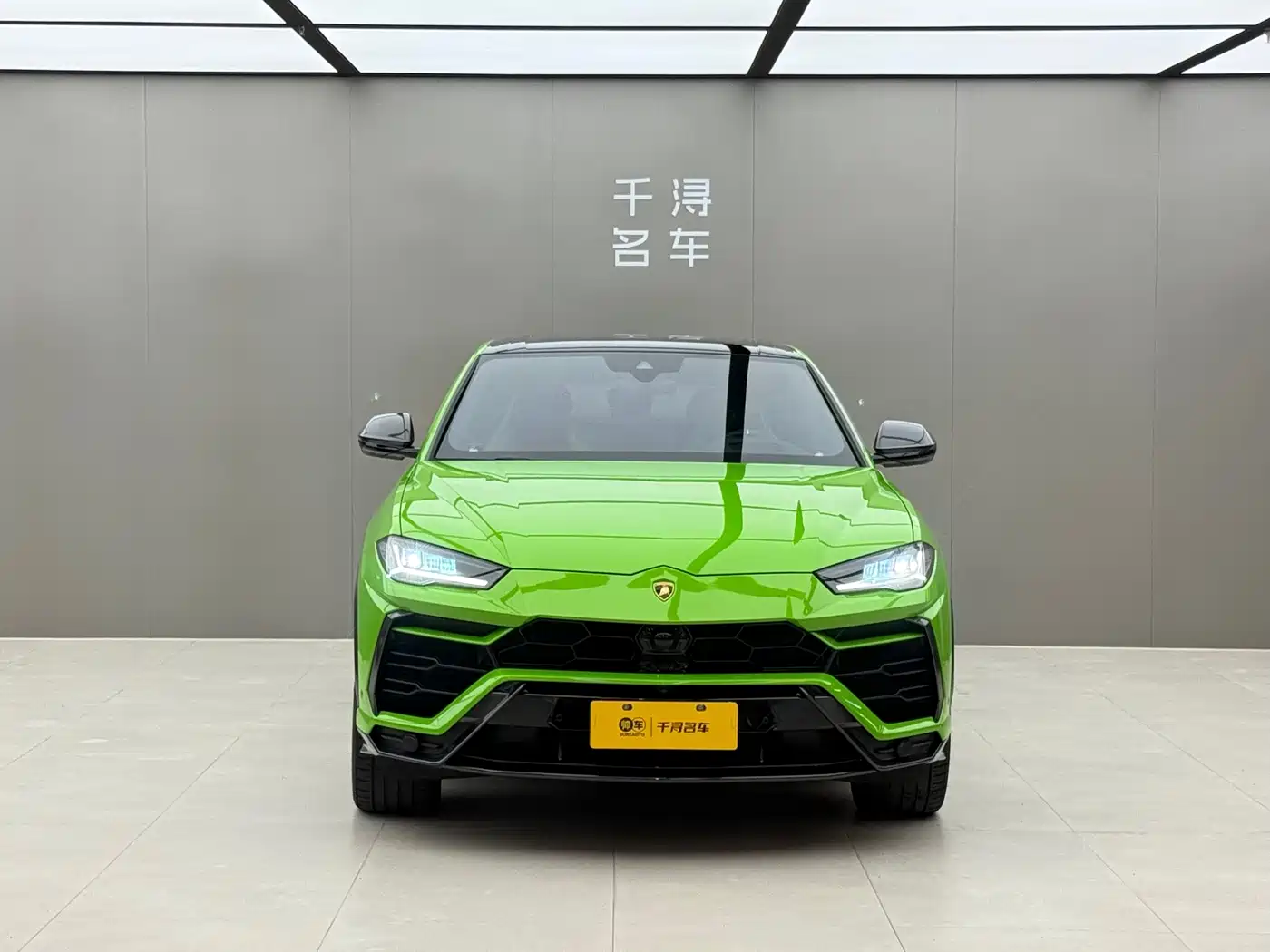 Фото 2 - Lamborghini Urus