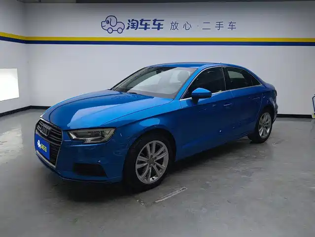 Audi A3 2018 30th Anniversary Limousine 35 TFSI Progressive — фото 1
